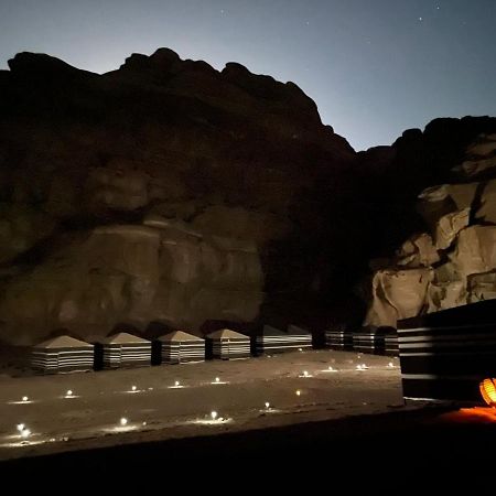 Moon City With Jeep Trips Wadi Rum Ngoại thất bức ảnh
