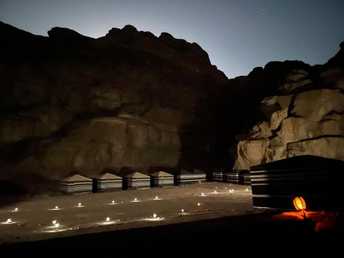 Moon City With Jeep Trips Wadi Rum Ngoại thất bức ảnh