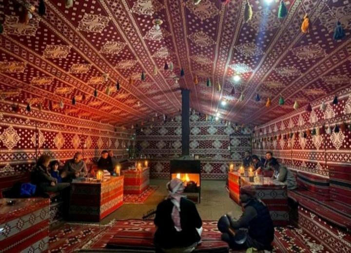 Moon City With Jeep Trips Wadi Rum Ngoại thất bức ảnh