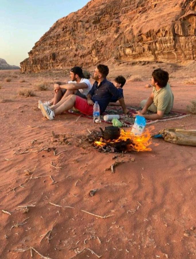 Moon City With Jeep Trips Wadi Rum Ngoại thất bức ảnh
